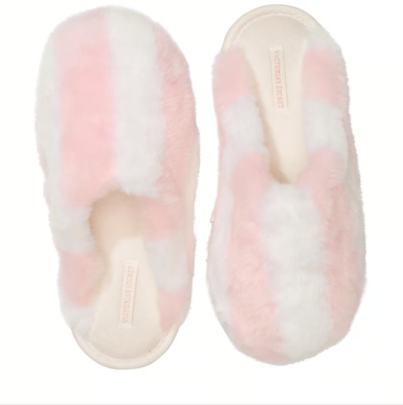 Victoria's Secret Other - New Victoria secret Closed-Toe Faux Fur Slippers small
